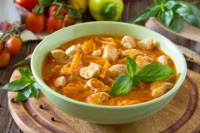 Zdjęcie Pyszne gulasze drobiowe przepisy, które zachwycą Twoich gości