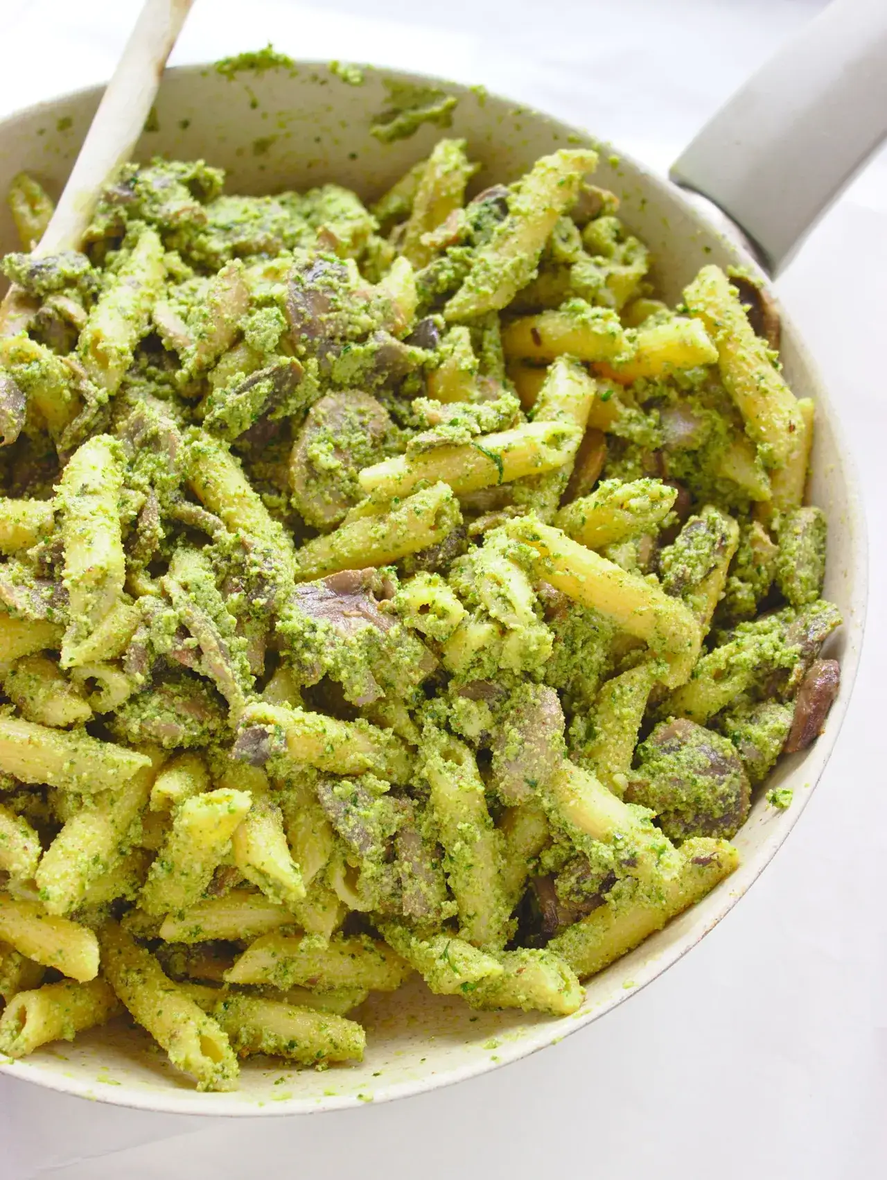 Zdjęcie Szybki przepis na makaron penne z pieczarkami, który zachwyca smakiem