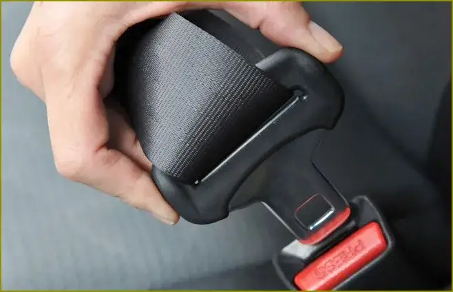 Zdjęcie Jak rozebrać zatrzask pasa bezpieczeństwa: 5 kroków naprawy