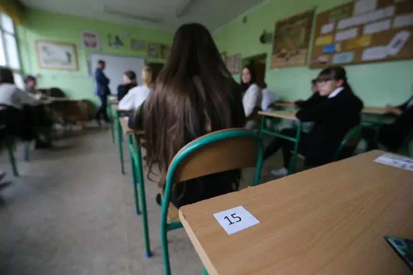 Zdjęcie Czy pełnoletni uczeń może sam usprawiedliwić nieobecność w szkole?