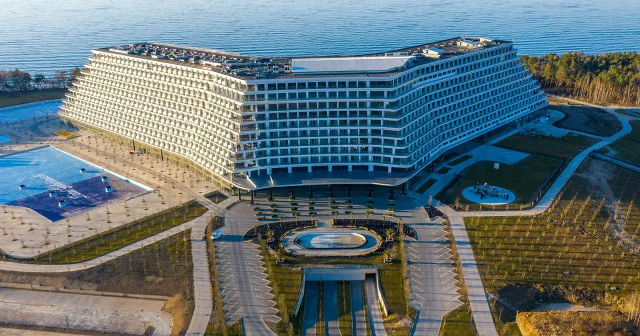 Zdjęcie Ile pokoi ma hotel Gołębiewski w Pobierowie? Zaskakujące fakty!