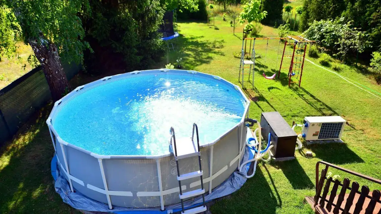 Zdjęcie Jak szybko podgrzać wodę w basenie ogrodowym? Oto skuteczne metody