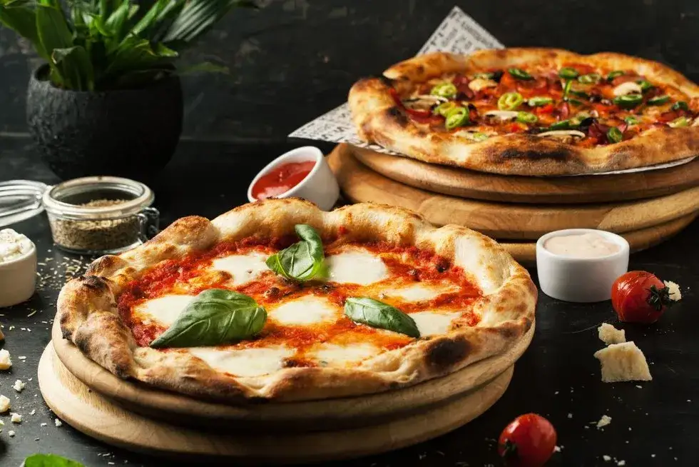 Zdjęcie Pizza jak z pizzerii przepis – idealne ciasto i sos w domu