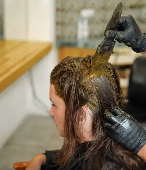 Zdjęcie Jak prawidłowo stosować hennę do włosów? Proste kroki i skuteczne porady