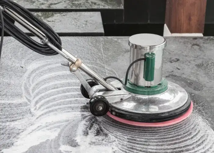 Zdjęcie Skuteczne metody czyszczenia kamienia na tarasie – zachowaj ich blask!