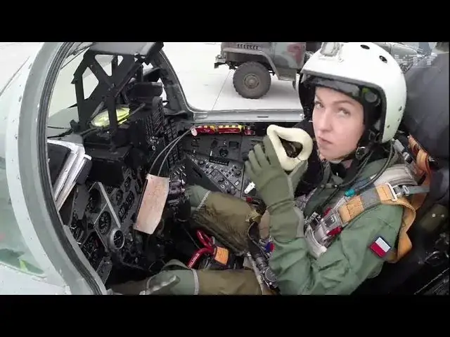 Zdjęcie Kim jest żona Hołowni: kapitan pilot myśliwca MiG-29 w polskiej armii