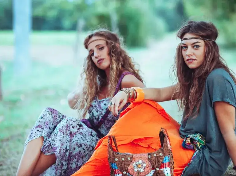 Zdjęcie Impreza w stylu lat 70: jak się ubrać, by zabłysnąć w tłumie