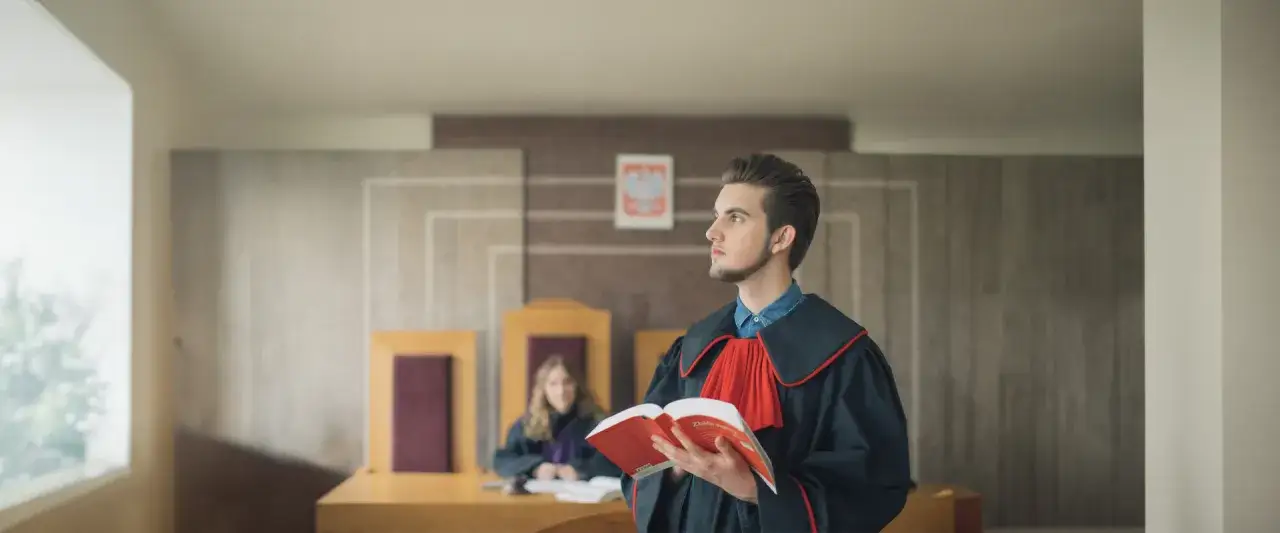 Zdjęcie Co można robić po studiach prawniczych? Odkryj nieoczywiste ścieżki kariery
