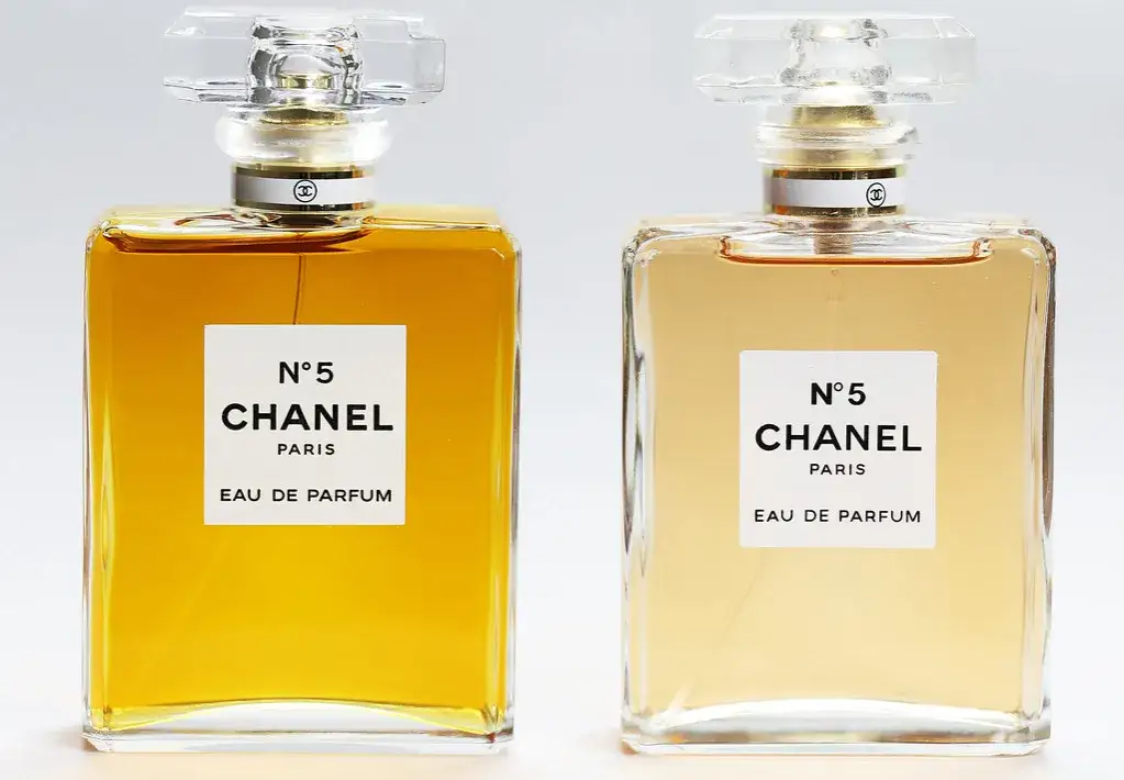 Zdjęcie Tanie perfumy: Jak rozpoznać oryginał, a nie podr&oacute;bkę?