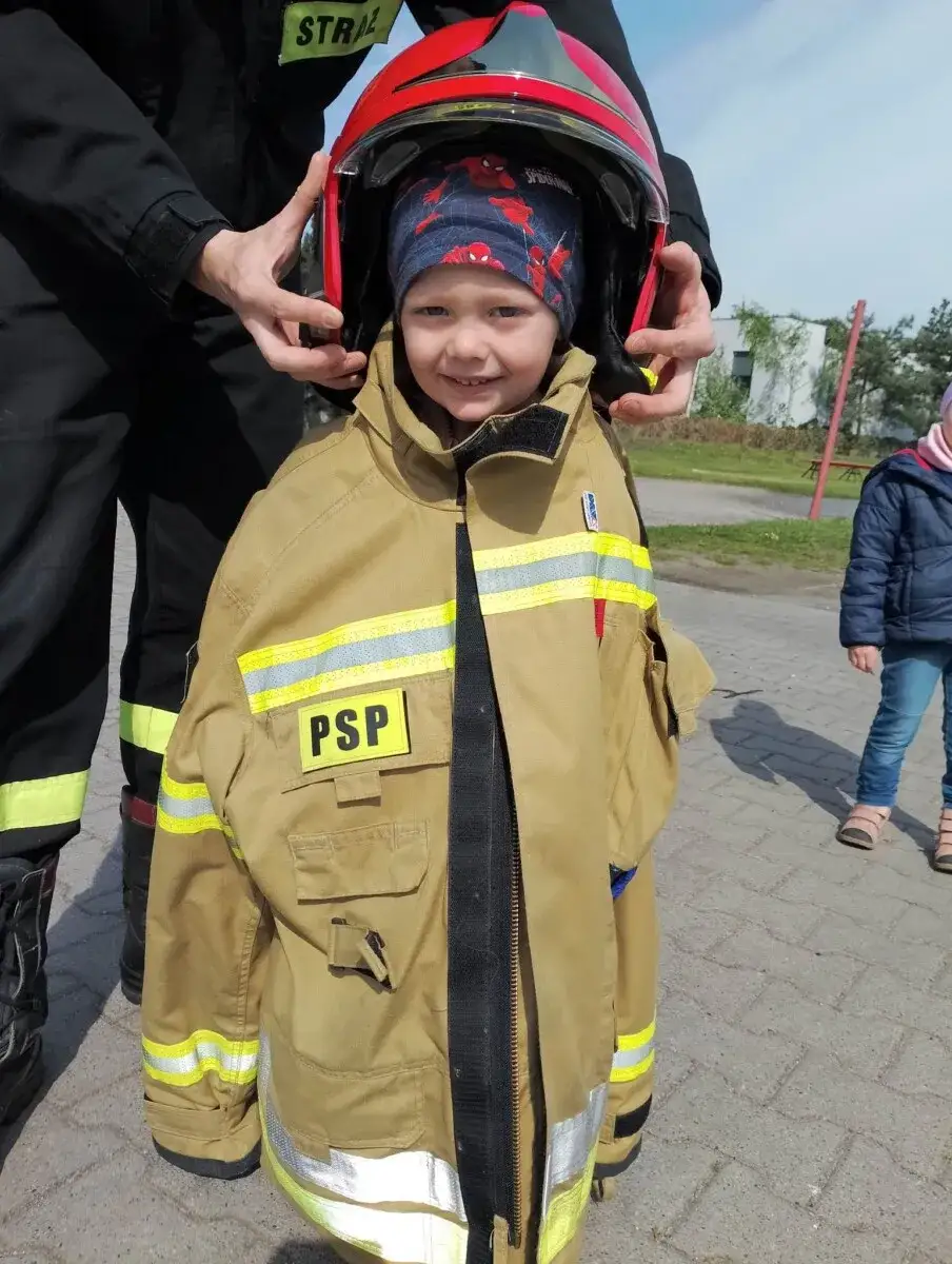 Zdjęcie Jak zrobić straż pożarną z kartonu – proste kroki do kreatywnej zabawy