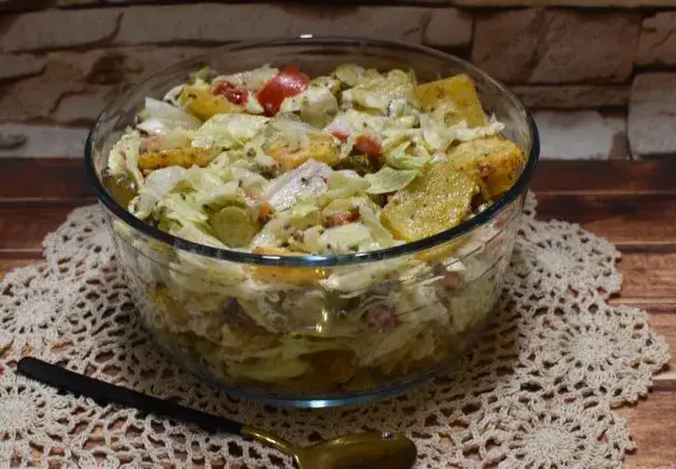 Zdjęcie Jakie surówki do pieczonych ziemniaków sprawią, że pokochasz obiad