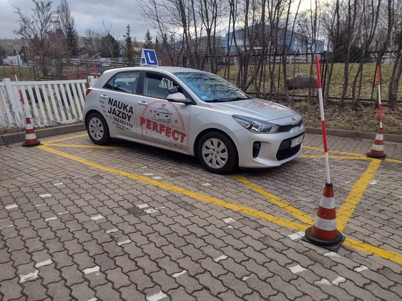 Zdjęcie Perfect Nauka Jazdy: Skuteczne kursy prawa jazdy w Głogowie