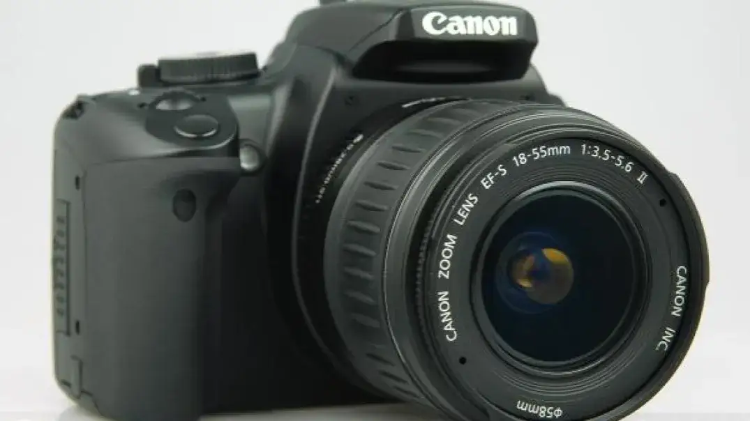Zdjęcie Lustrzanka Canon 400D - czy warto ją kupić w 2023 roku?