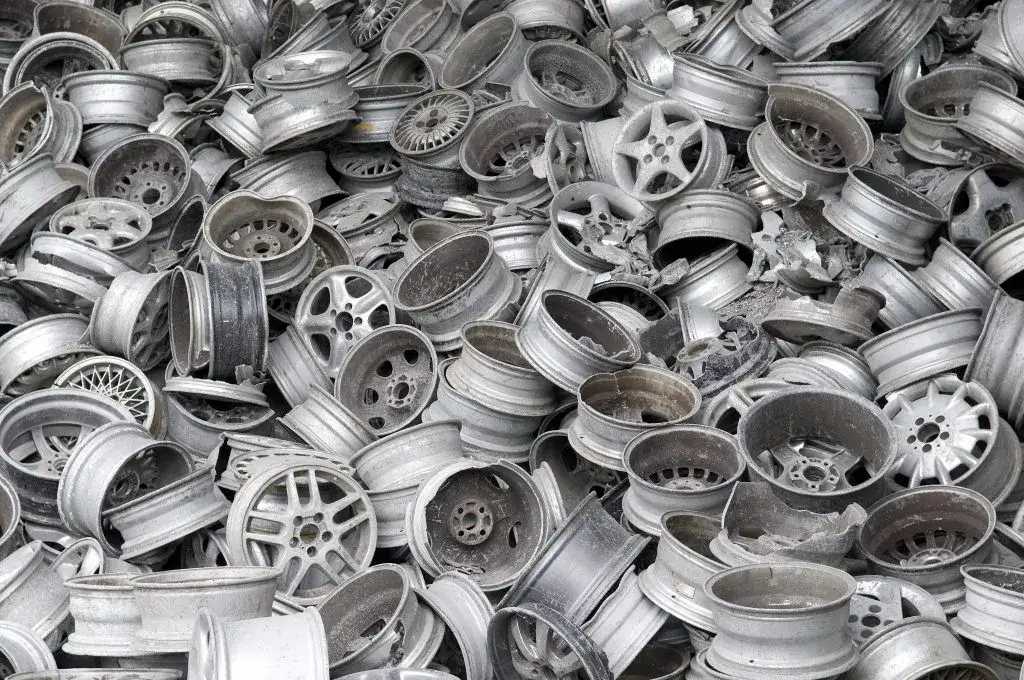 Zdjęcie Ile za felgi aluminiowe na złomie: Aktualne ceny skupu w Polsce