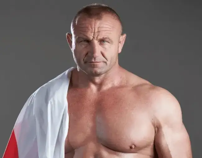 Zdjęcie Ile lat ma Mariusz Pudzianowski? Zaskakujący wiek legendy sportu!