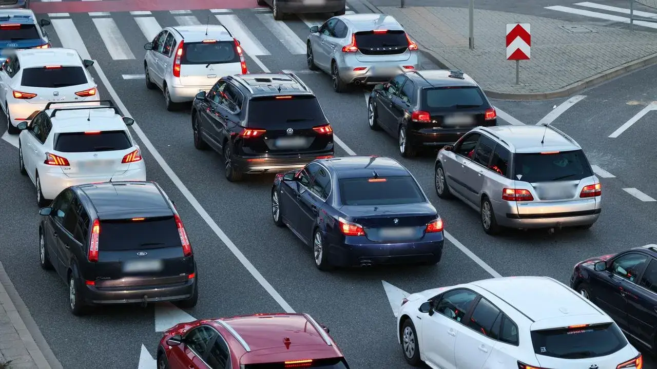 Zdjęcie Co kierowca musi mieć przy sobie, aby uniknąć problemów na drodze