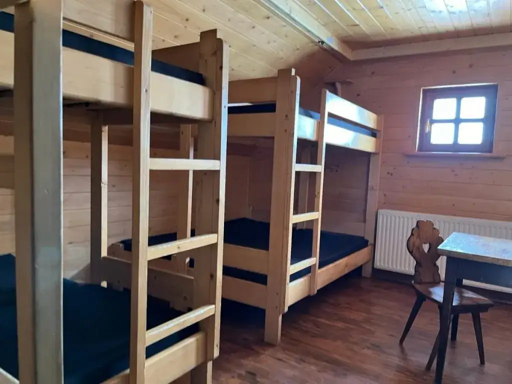 Zdjęcie Ile kosztuje nocleg w schronisku? Ceny i porady na co zwrócić uwagę