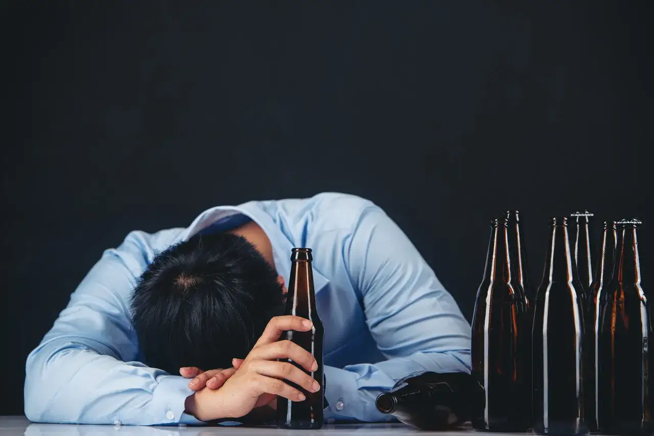 Zdjęcie Czy jedno piwo dziennie to alkoholizm? Sprawdź, co mówią eksperci