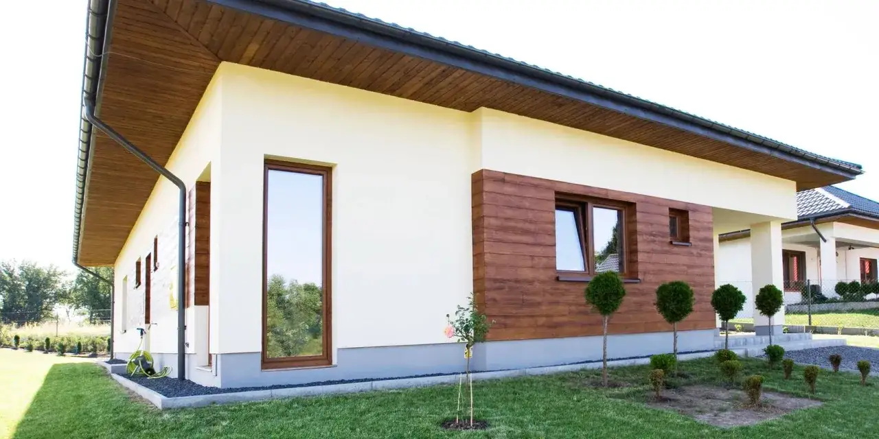 Zdjęcie Elewacja na gładko: 8 kroków do perfekcyjnego wykończenia