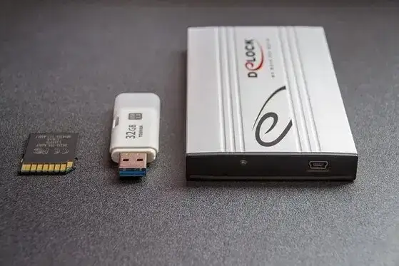 Zdjęcie Jaki format pendrive do telewizora, aby uniknąć problemów z odtwarzaniem?