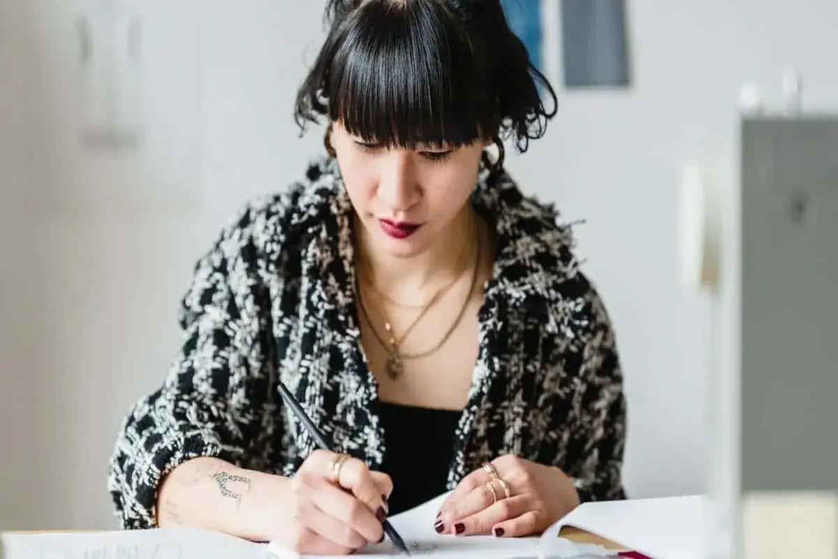 Zdjęcie Czy na umowę zlecenie pracodawca płaci ZUS? Sprawdź ważne informacje