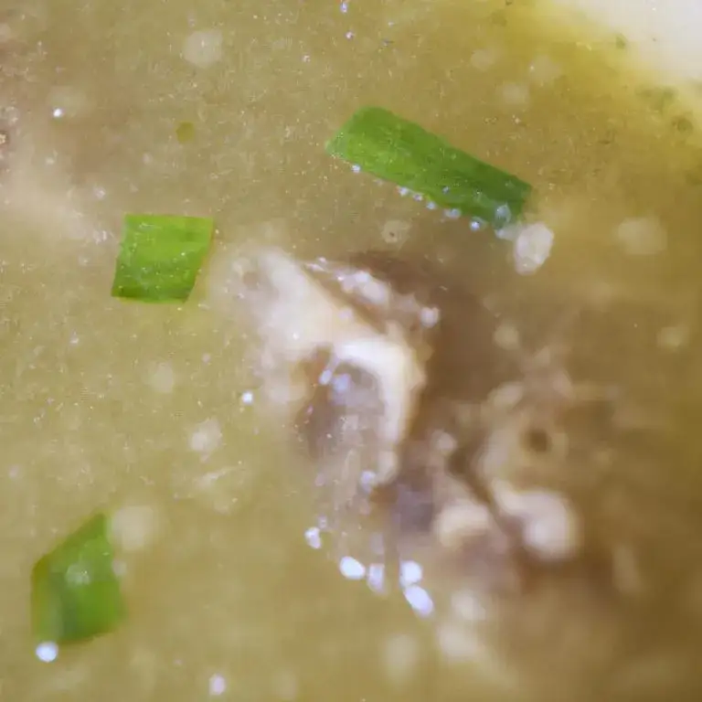 Zdjęcie Jak ugotować rosół z jagnięciny, aby był klarowny i smaczny?