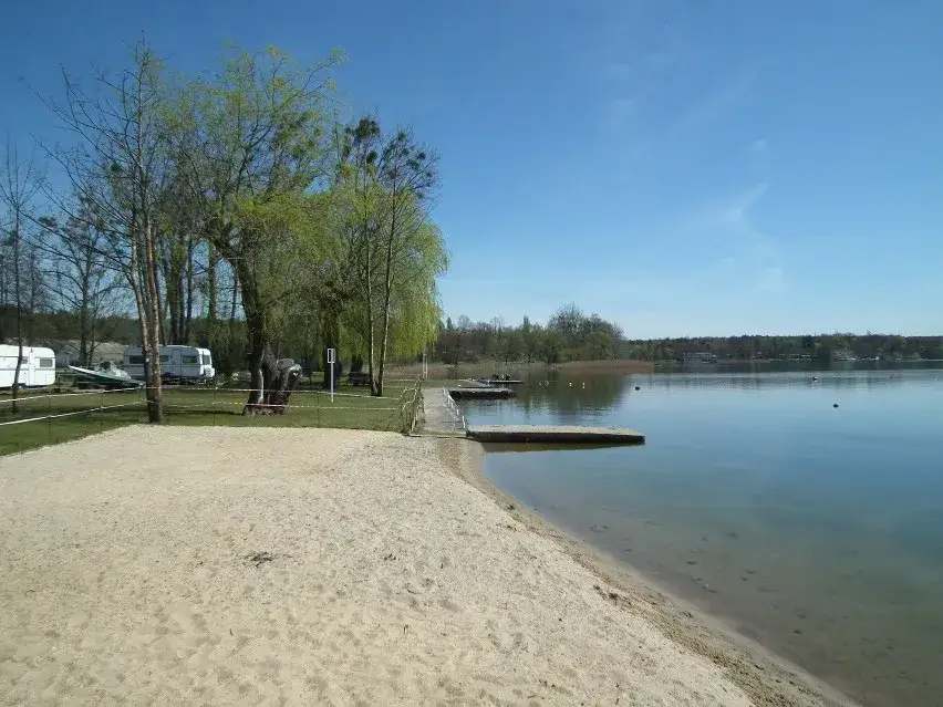 Zdjęcie Jezioro Kierskie: najlepsze miejsca na wędkowanie i relaks w Poznaniu