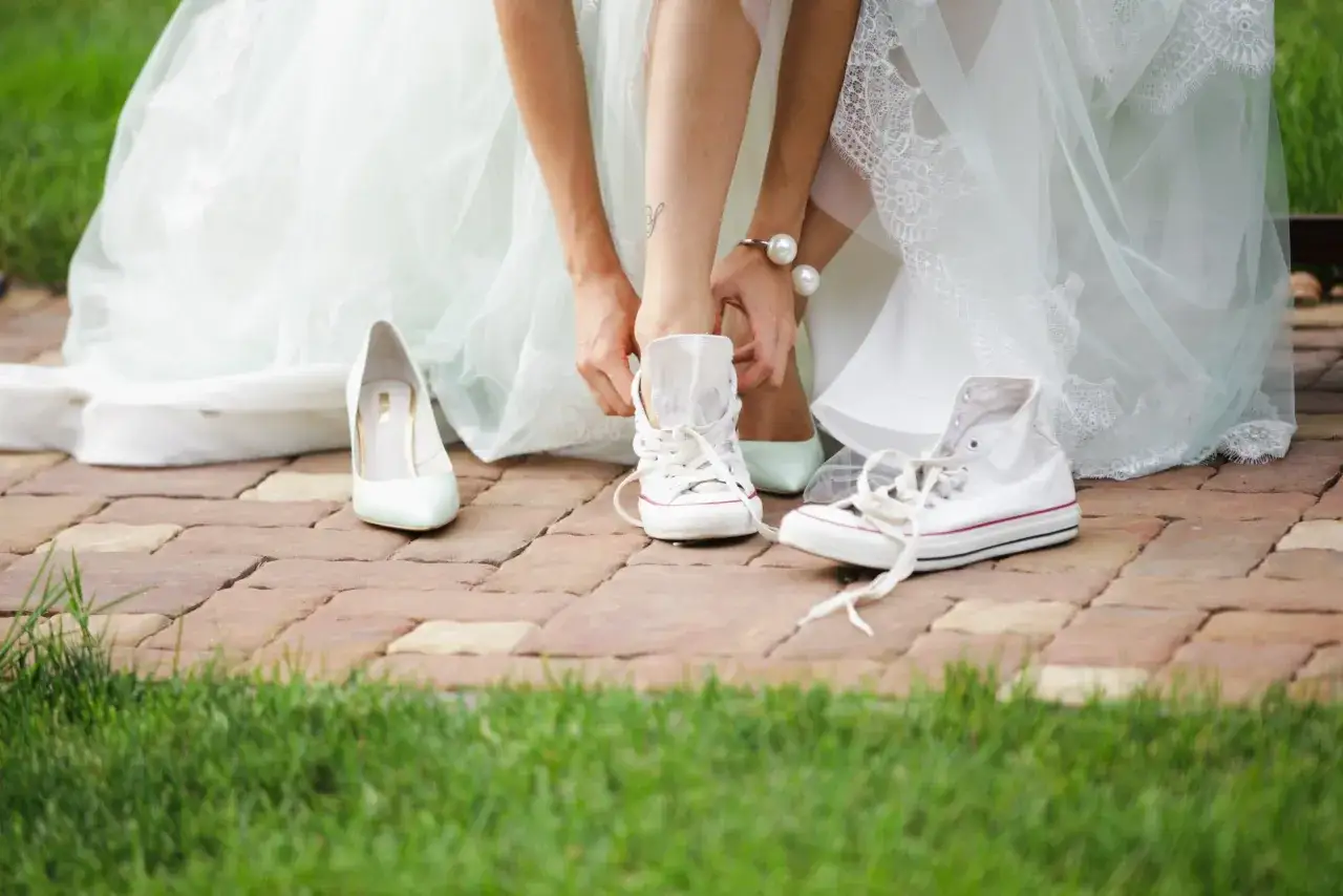 Zdjęcie Jakie buty do sukni ślubnej boho? Wybierz idealny model na swój ślub