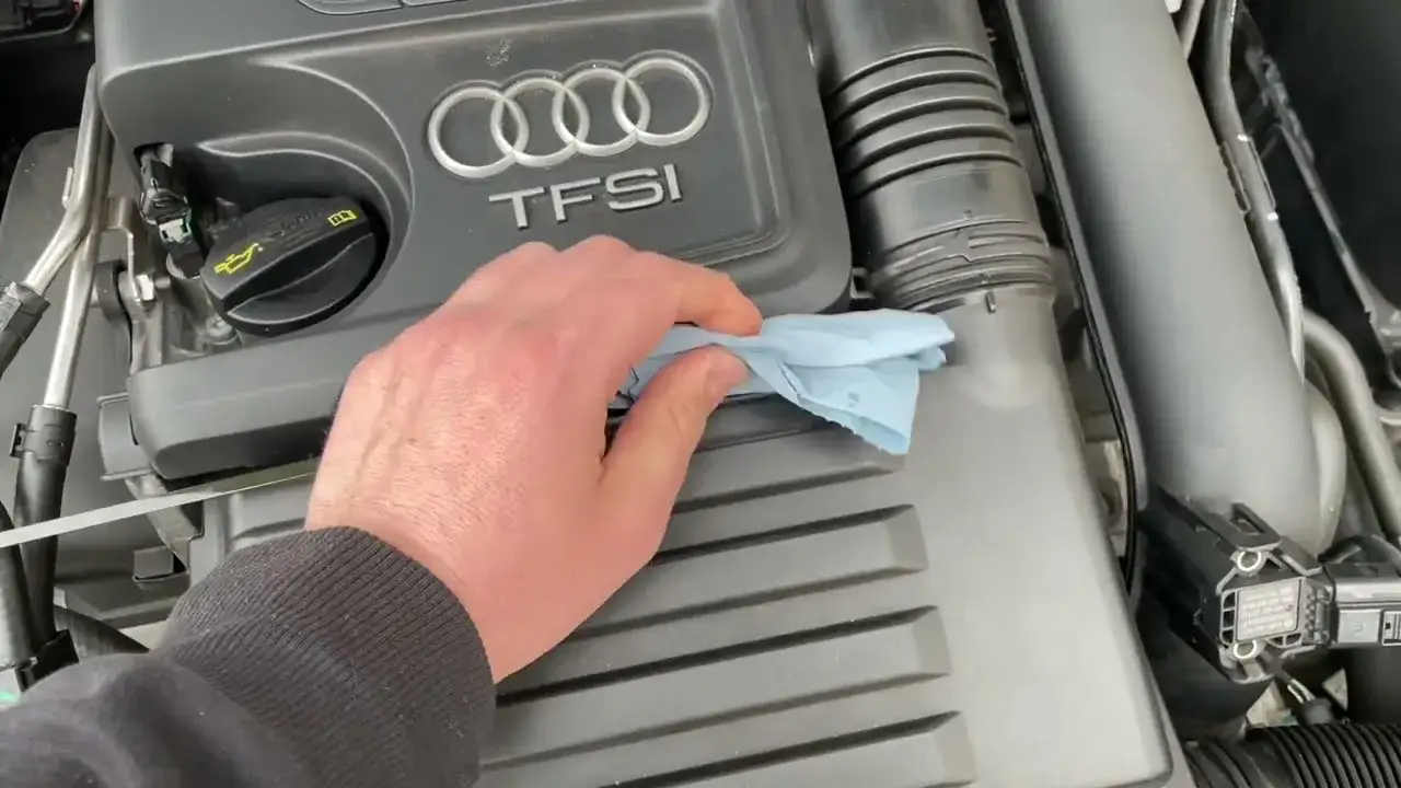 Zdjęcie Motor&ouml;l nachf&uuml;llen: So vermeiden Sie teure Motorsch&auml;den