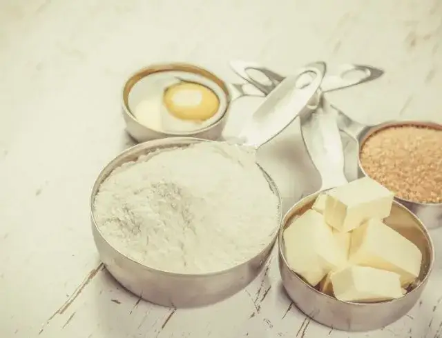 Zdjęcie Ile waży szklanka mąki bezglutenowej? Odkryj zaskakujące różnice!