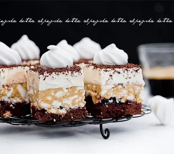 Zdjęcie Jak zrobić kostkę hiszpańską z bezami? Sprawdzony przepis na deser