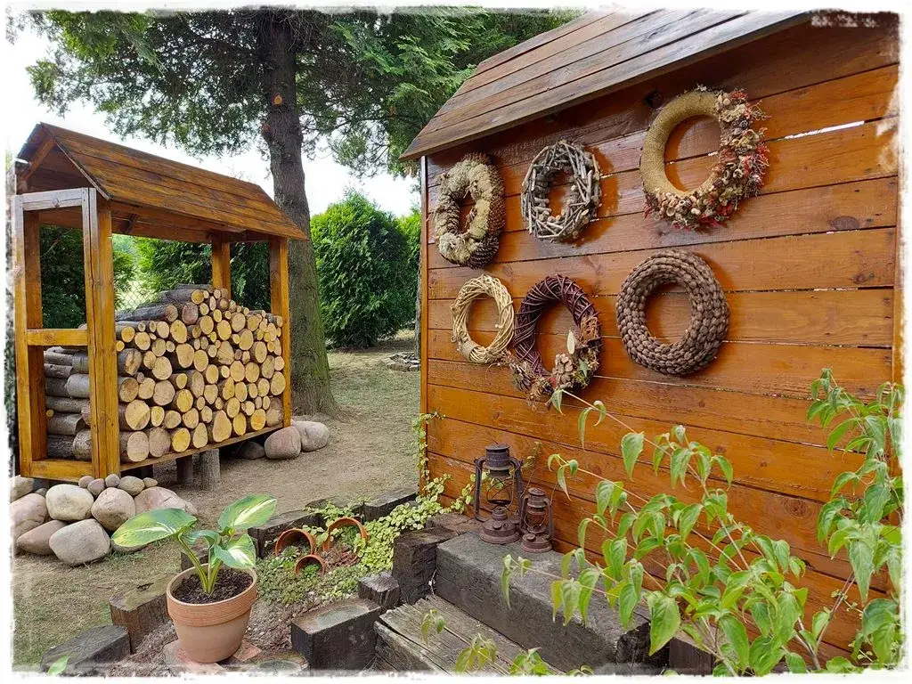 Zdjęcie Czym malować drewno w ogrodzie, aby zapewnić ochronę i piękno?