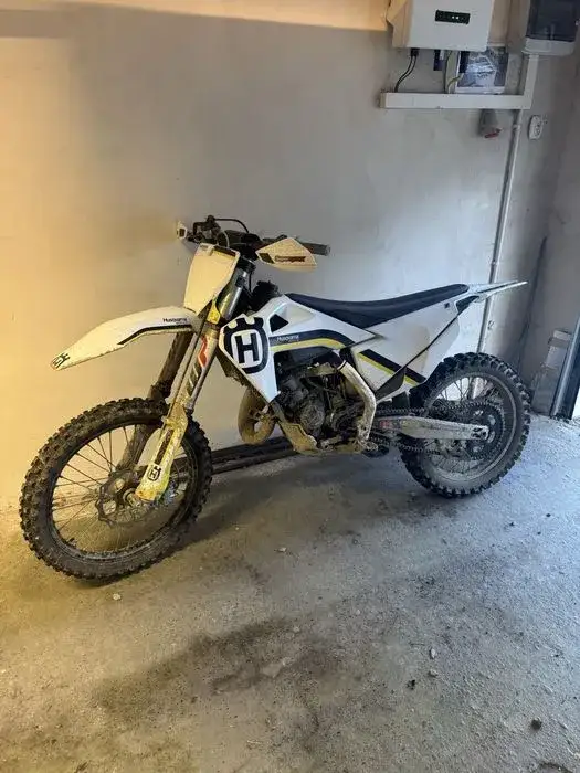 Zdjęcie Husqvarna TC 125 - opinie, specyfikacje i porównania motocykli crossowych