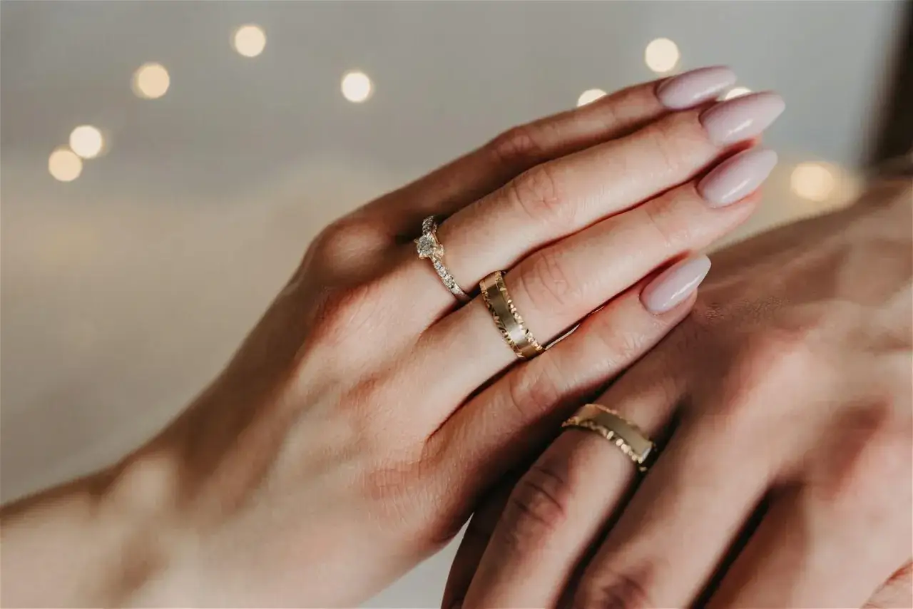 Zdjęcie Obrączki ślubne: 7 kluczowych aspektów przy wyborze - poradnik