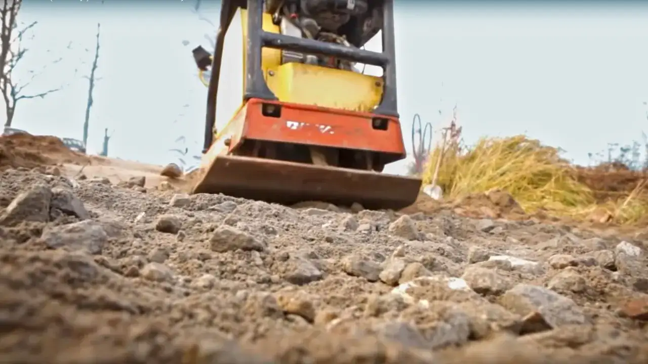 Zdjęcie Jaką zagęszczarkę na podjazd wybrać, aby uniknąć problemów?