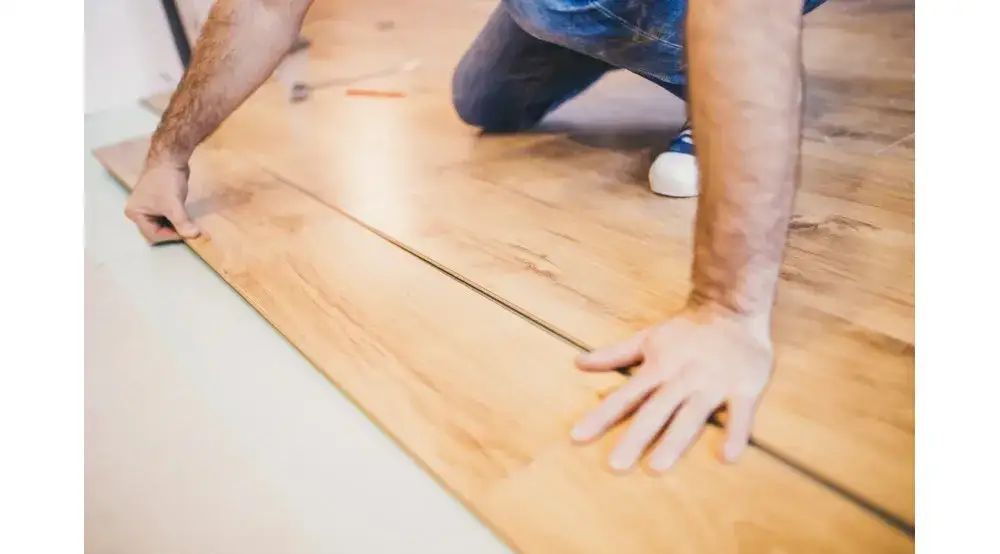 Zdjęcie Jak przygotować podłoże pod panele, aby uniknąć problemów z trwałością