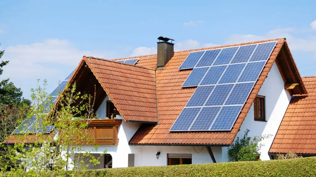 Zdjęcie Ile prądu produkuje fotowoltaika 10kW: prawdziwe dane z polskich domów