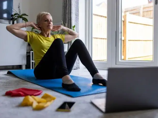 Zdjęcie Jak pozbyć się brzucha po 50 - skuteczne metody na zdrowie i sylwetkę