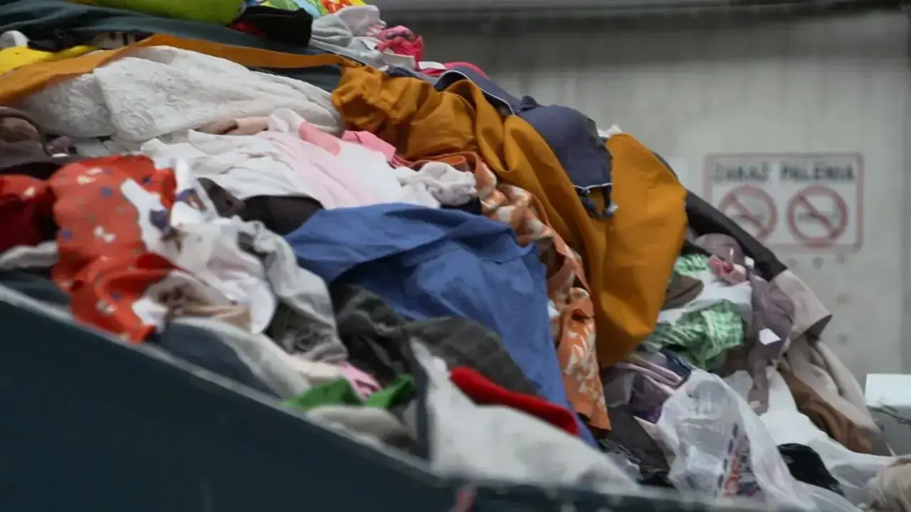 Zdjęcie Gdzie wyrzucić w Warszawie? Sprawdź, jak uniknąć problemów z odpadami