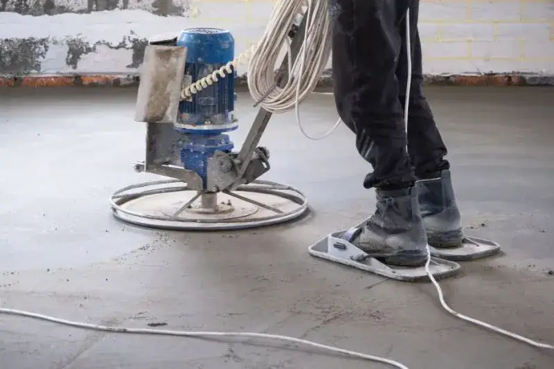 Zdjęcie Najlepsza wylewka samopoziomująca do garażu – uniknij kosztownych błędów