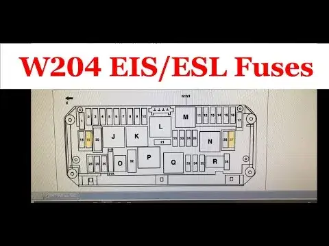 Zdjęcie Gdzie są bezpieczniki w W204 Mercedes C Klasa? Oto, co musisz wiedzieć
