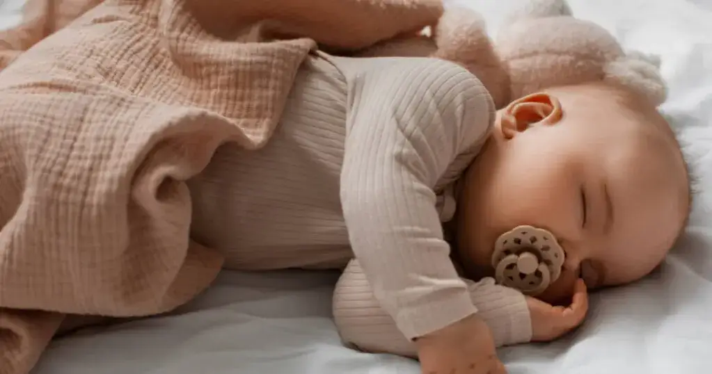 Zdjęcie Jak oduczyć dziecko zasypiania na rękach i zapewnić mu spokój