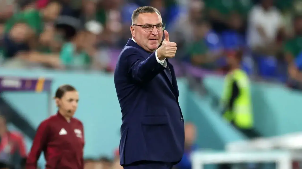 Zdjęcie Ile zarabia Michniewicz? Zaskakujące różnice w jego pensji