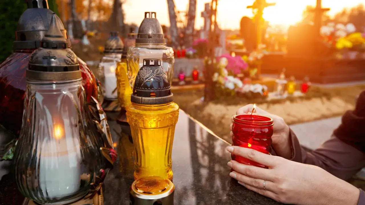 Zdjęcie Czy można przynosić rzeczy z cmentarza do domu? Etyka i przesądy