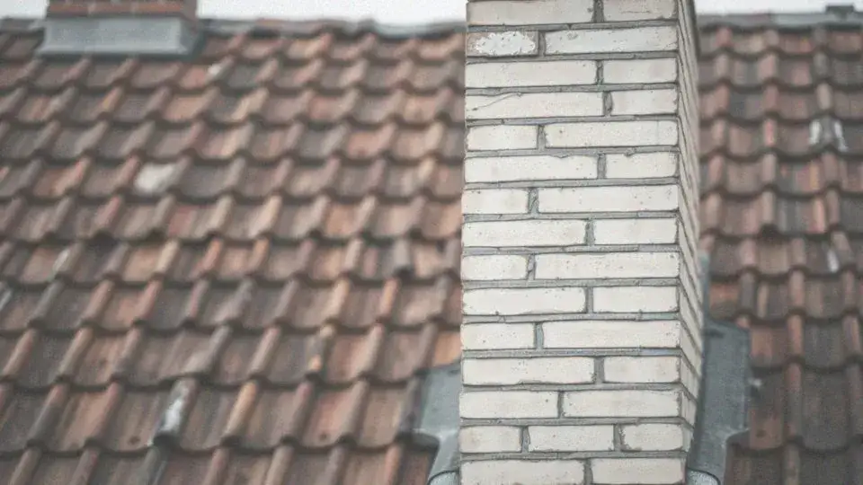 Zdjęcie Czy ocieplać komin na poddaszu nieużytkowym, aby uniknąć strat ciepła?