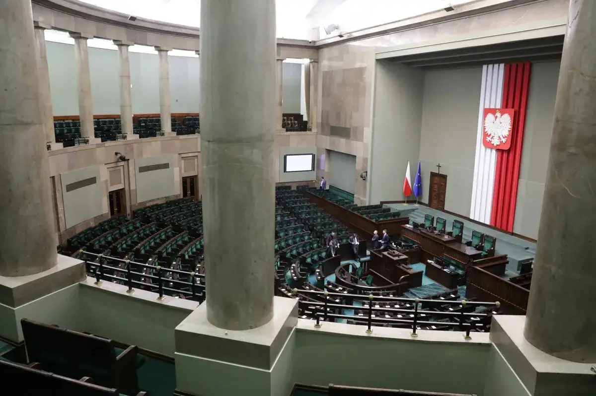 Zdjęcie Ile jest osób w sejmie? Zaskakujące fakty o polskim parlamencie