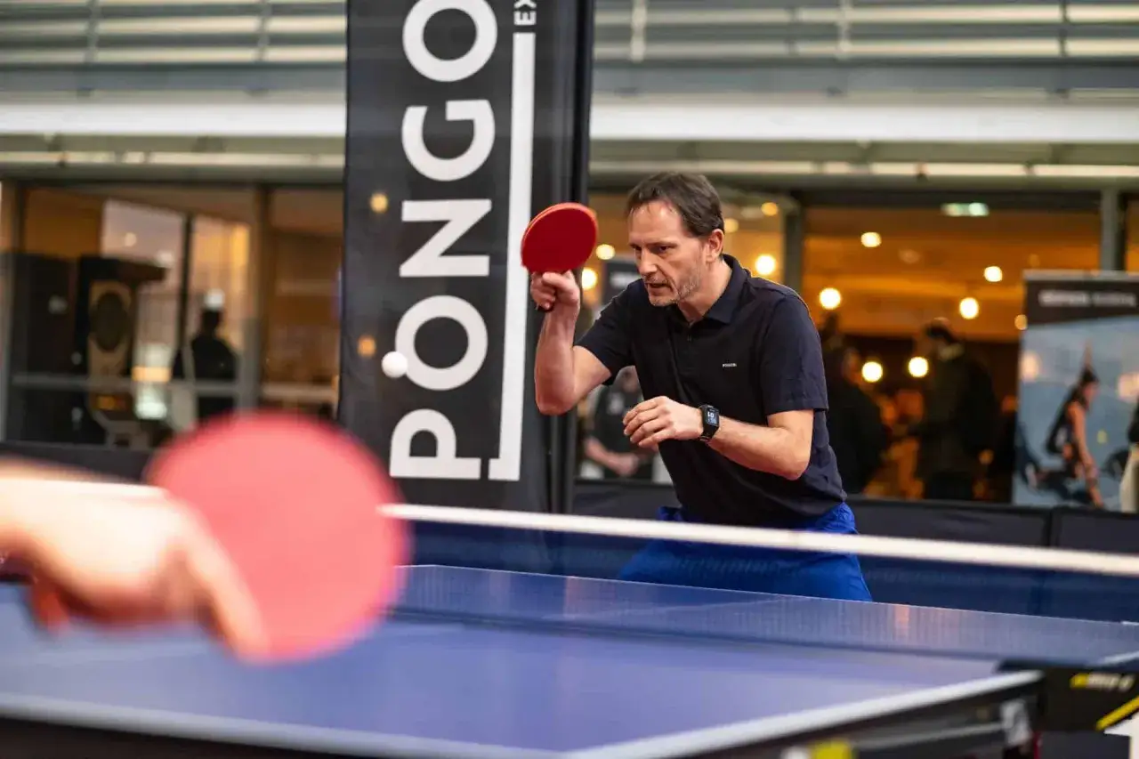 Zdjęcie Czym smarować rakietkę do tenisa stołowego, aby poprawić grę?