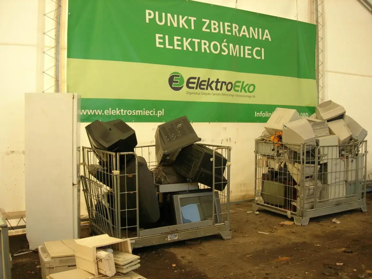 Zdjęcie Gdzie oddać elektrośmieci w Warszawie? Sprawdź punkty zbiórki i uniknij kar!