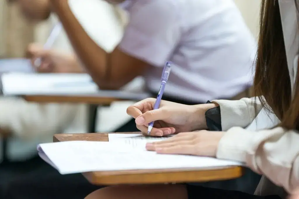 Zdjęcie Na jakim poziomie jest matura rozszerzona z angielskiego – kluczowe umiejętności i wymagania