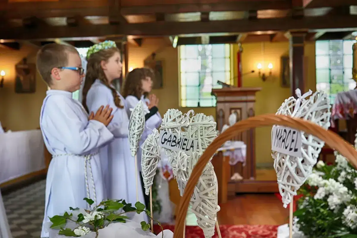 Zdjęcie Ile kosztują chrzciny w kościele? Sprawdź, jak uniknąć niepotrzebnych wydatków